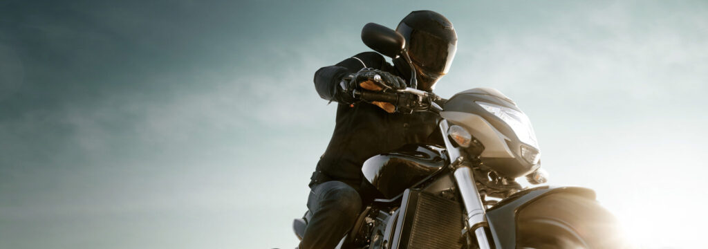 Motorrad auf Landstraße